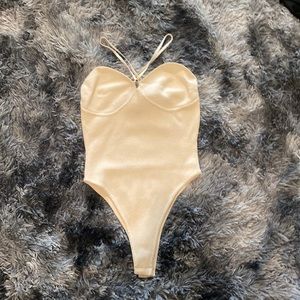 ✨Gorgeous body suit with adjustable straps✨